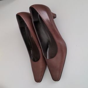 Naturalizer brown leather heel size 6